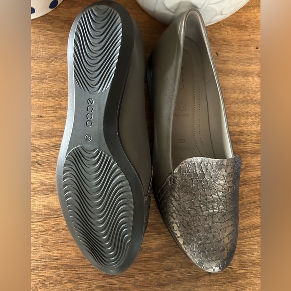 Ecco Silver Metallic Shoes - Picture 2 of 2